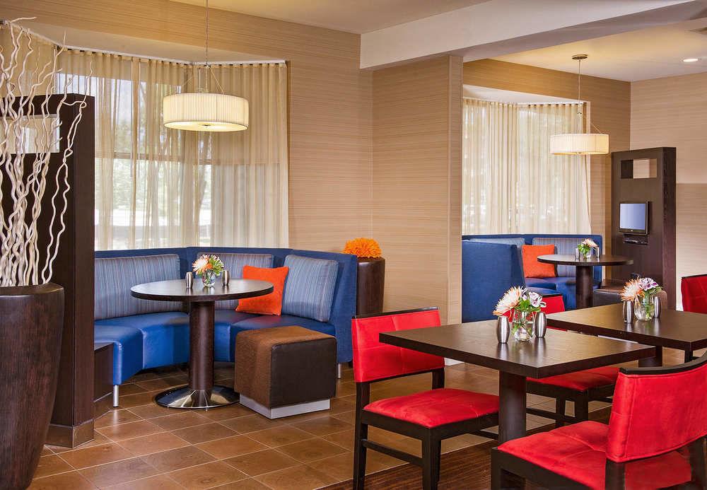 Отель Courtyard By Marriott North Charleston Airport Coliseum Экстерьер фото