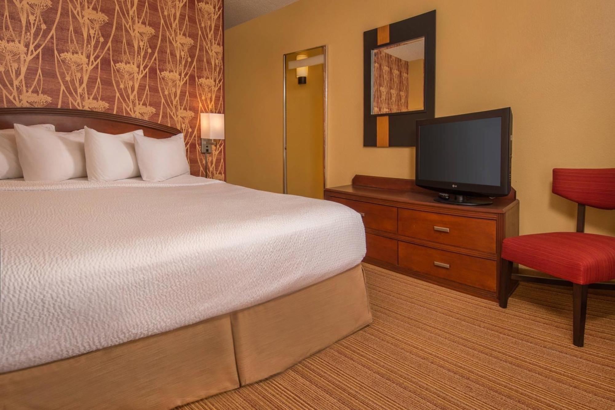 Отель Courtyard By Marriott North Charleston Airport Coliseum Экстерьер фото