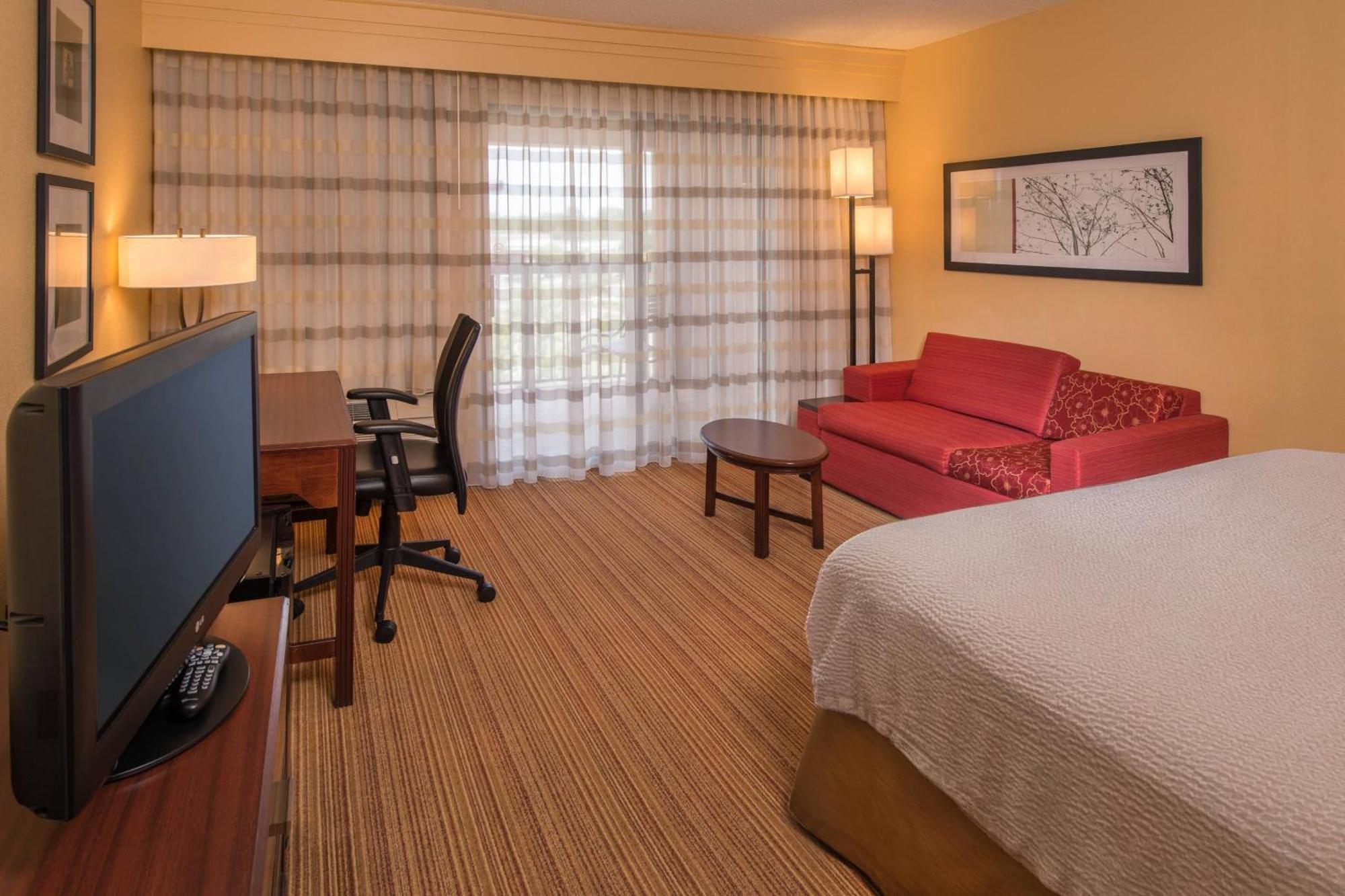 Отель Courtyard By Marriott North Charleston Airport Coliseum Экстерьер фото