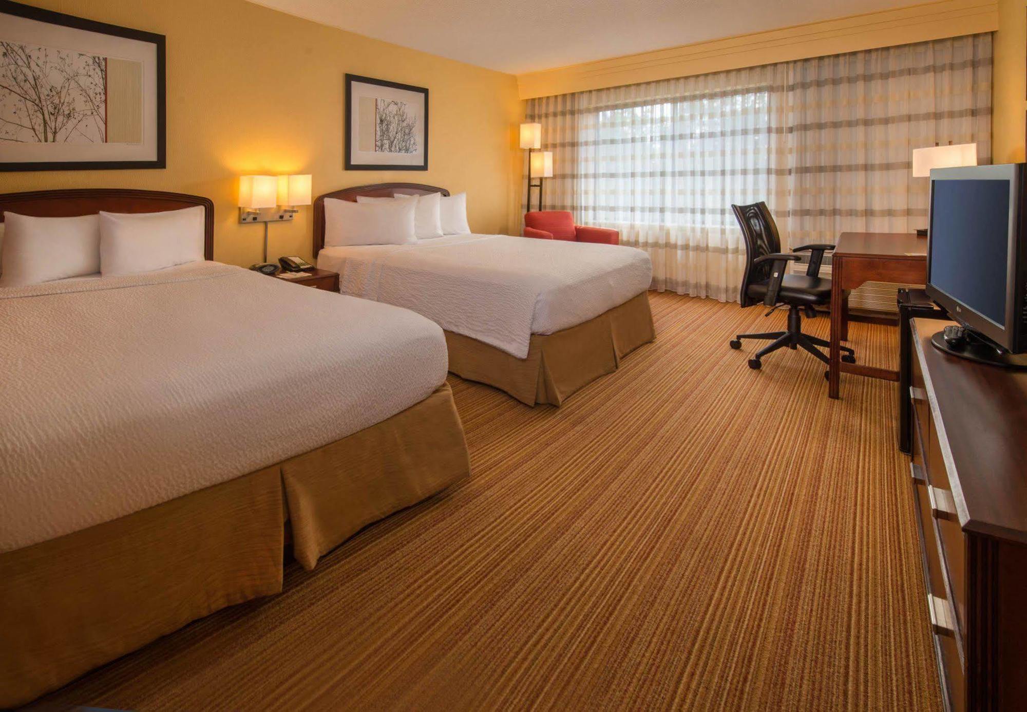 Отель Courtyard By Marriott North Charleston Airport Coliseum Экстерьер фото